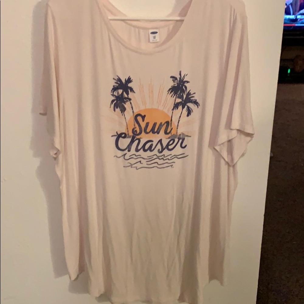 light pink old navy t shirt.
